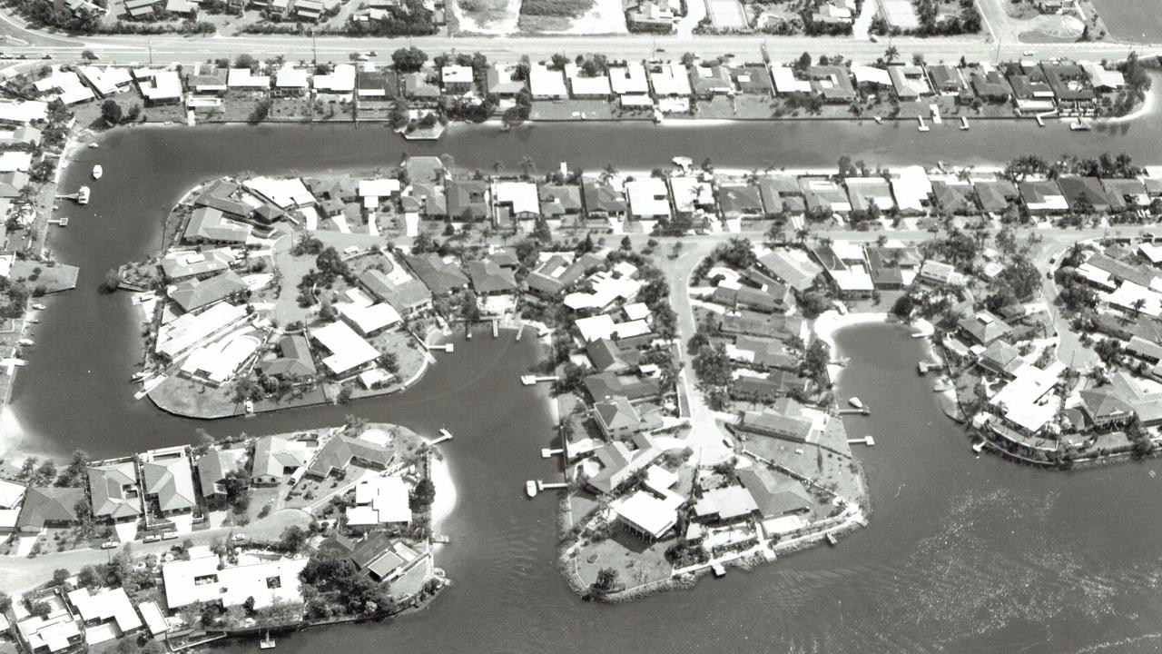 Surfers Paradise Hotel site in 1970 and 2021 : r/GoldCoast