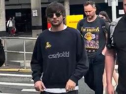 Louis Tomlinson walks through Brisbane Airport. Picture: Grace Koo