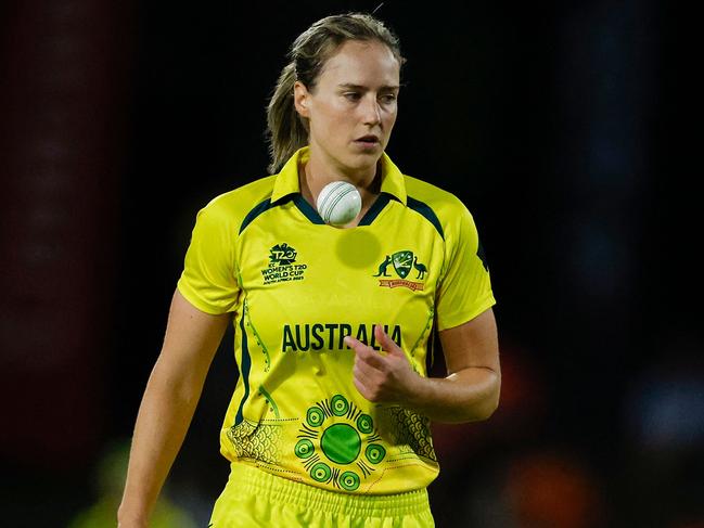 Australia's Ellyse Perry prepares to deliver a ball during the Group A T20 women's World Cup cricket match between Australia and New Zealand at Boland Park in Paarl on February 11, 2023. (Photo by Marco Longari / AFP)