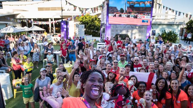 England Roses Netball team pose with fans at The Star Gold Coast. Commonwealth games 2018.