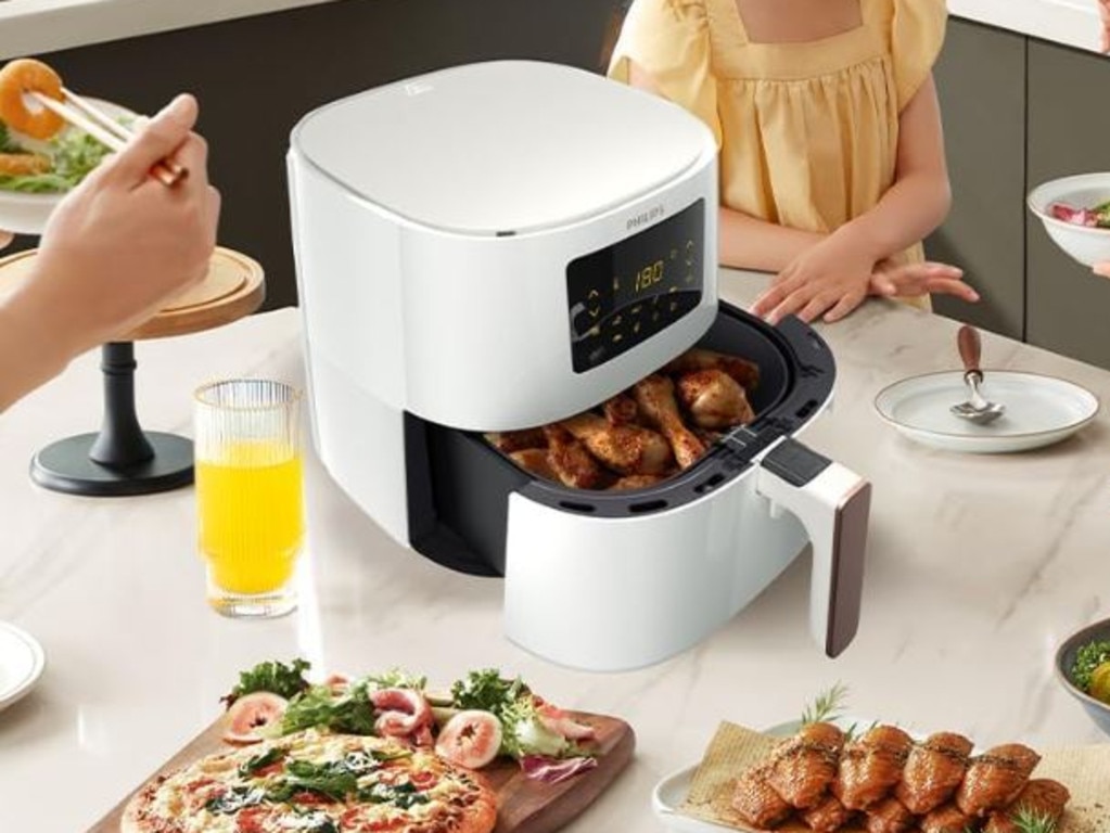 Philips Essential Airfryer with Rapid Air Technology. Picture: Amazon.