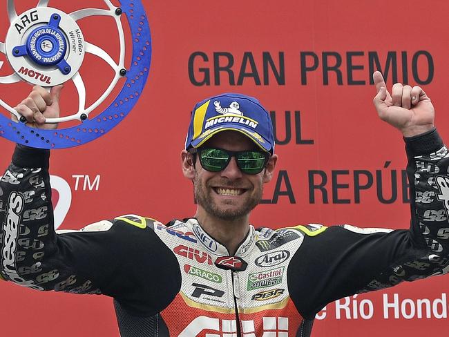 Honda biker Cal Crutchlow of Great Britain celebrates in the podium after winning the MotoGP race of the Argentina Grand Prix at Termas de Rio Hondo circuit, in Santiago del Estero, Argentina on April 8, 2018. / AFP PHOTO / JUAN MABROMATA