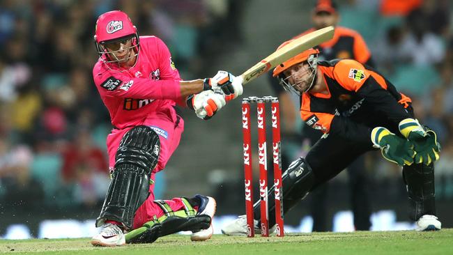 Sixers star Josh Philippe sweeps during the Big Bash match between the Sydney Sixers and Perth Scorchers at the SCG. Picture: Phil Hillyard