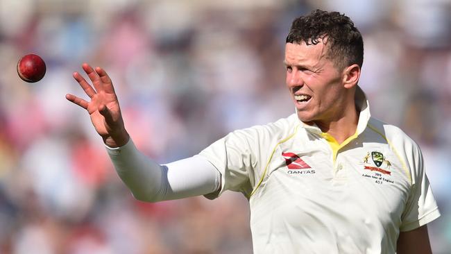 Australia's Peter Siddle catches a ball during play on the first day of the fifth Ashes cricket Test match between England and Australia at The Oval in London on September 12, 2019. (Photo by Glyn KIRK / AFP) / RESTRICTED TO EDITORIAL USE. NO ASSOCIATION WITH DIRECT COMPETITOR OF SPONSOR, PARTNER, OR SUPPLIER OF THE ECB