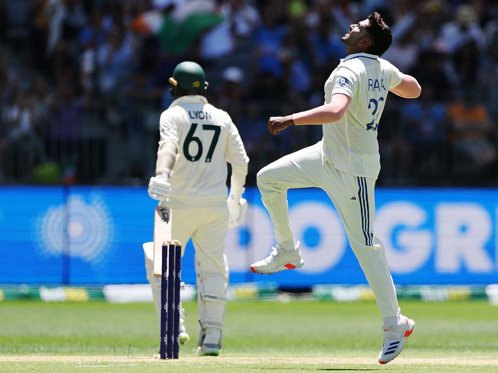 When Nathan Lyon fell, Australia were 9/79. (Photo by Cameron Spencer/Getty Images)