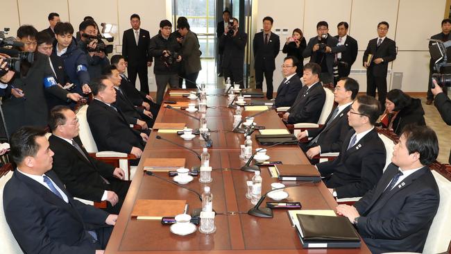 Members of the South Korea delegation (R) talk with members of the North Korean delegation (L) during their meeting at the border truce village of Panmunjom in the Demilitarized Zone (DMZ) dividing the two Koreas on January 9, 2018. North and South Korea began their first official talks in more than two years on January 9, focussing on the forthcoming Winter Olympics after months of tensions over Pyongyang's nuclear weapons programme. / AFP PHOTO / Dong-A Ilbo / - / South Korea OUT