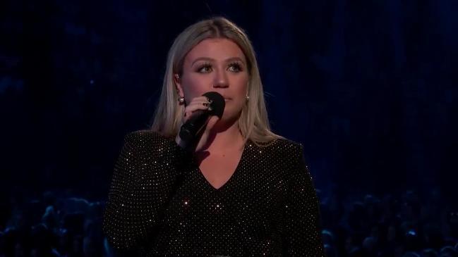 Kelly Clarkson's tearful Billboard Awards opener