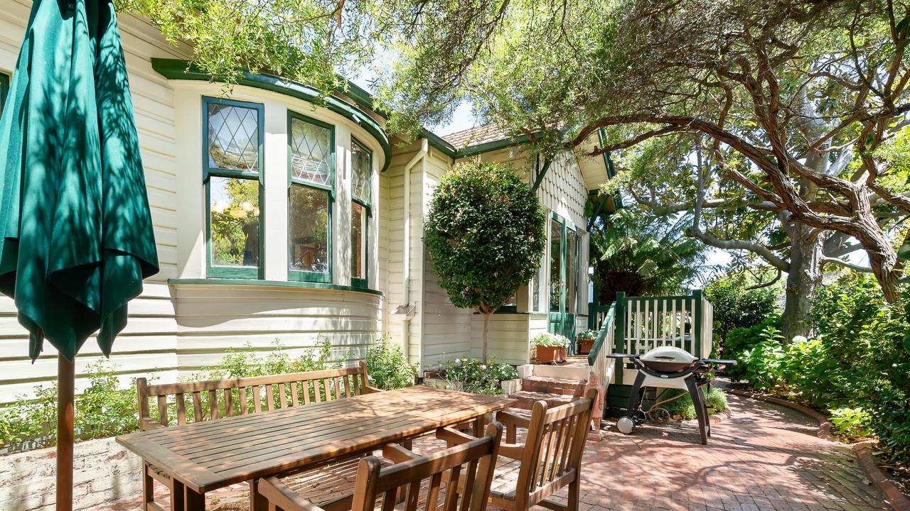 Dine outside in the tree-covered barbecue area.