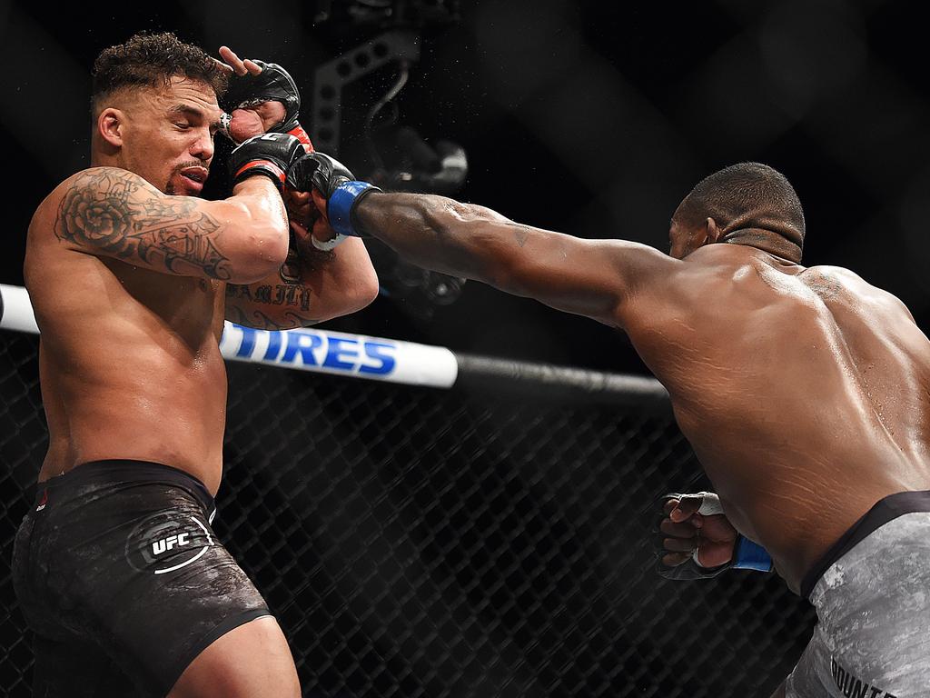 Khalil Rountree Jr. punches Eryk Anders. Picture: Logan Riely/Getty Images/AFP