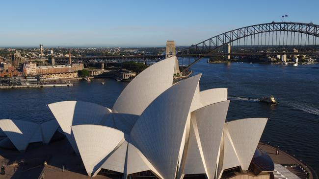 Islamic State has called on terrorists to kill Australian at iconic locations such as the Opera House.