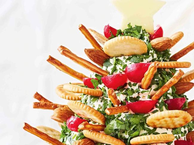 French-onion-Christmas-tree-dip