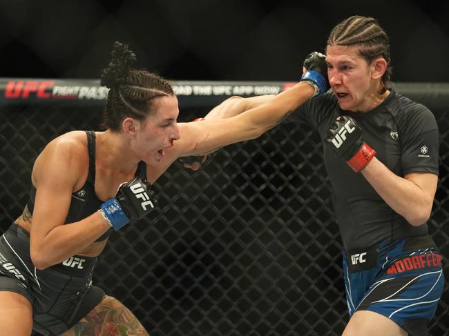 O'Neill (L) lands one on Roxanne Modafferi. Picture: Getty Images