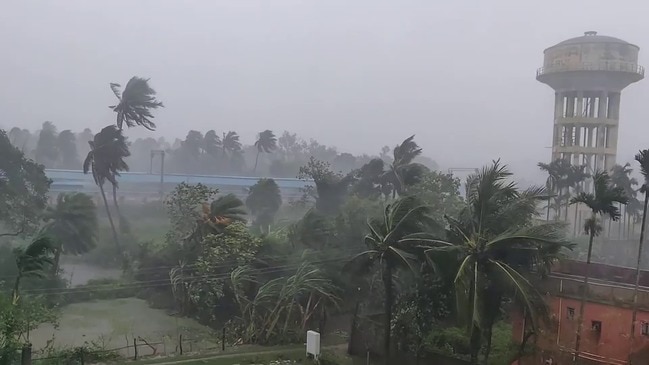 Cyclone Amphan Makes Landfall in West Bengal, Slamming Resort Town of ...