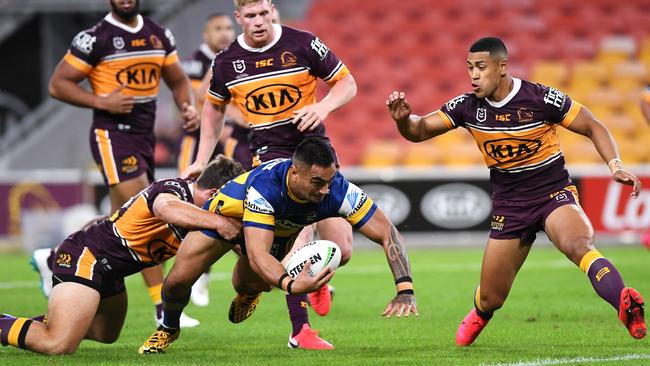 Parramatta’s Marata Niukore stretches out to score the first try of the rebooted NRL season, against Brisbane Broncos at Suncorp Stadium on Thursday night. Picture: Getty Images