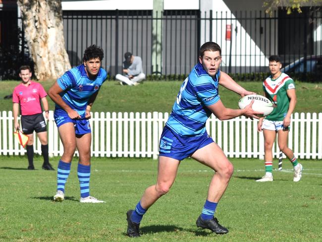 Matthew Makk looks to pass. Picture: Sean Teuma/NewsLocal