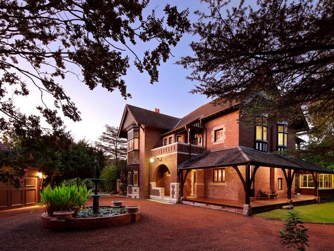 8 Redleaf Ave Wahroonga High Dusk Exterior