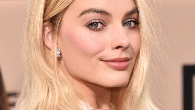 LOS ANGELES, CA - JANUARY 21:  Actor Margot Robbie attends the 24th Annual Screen Actors Guild Awards at The Shrine Auditorium on January 21, 2018 in Los Angeles, California. 27522_006  (Photo by Alberto E. Rodriguez/Getty Images)
