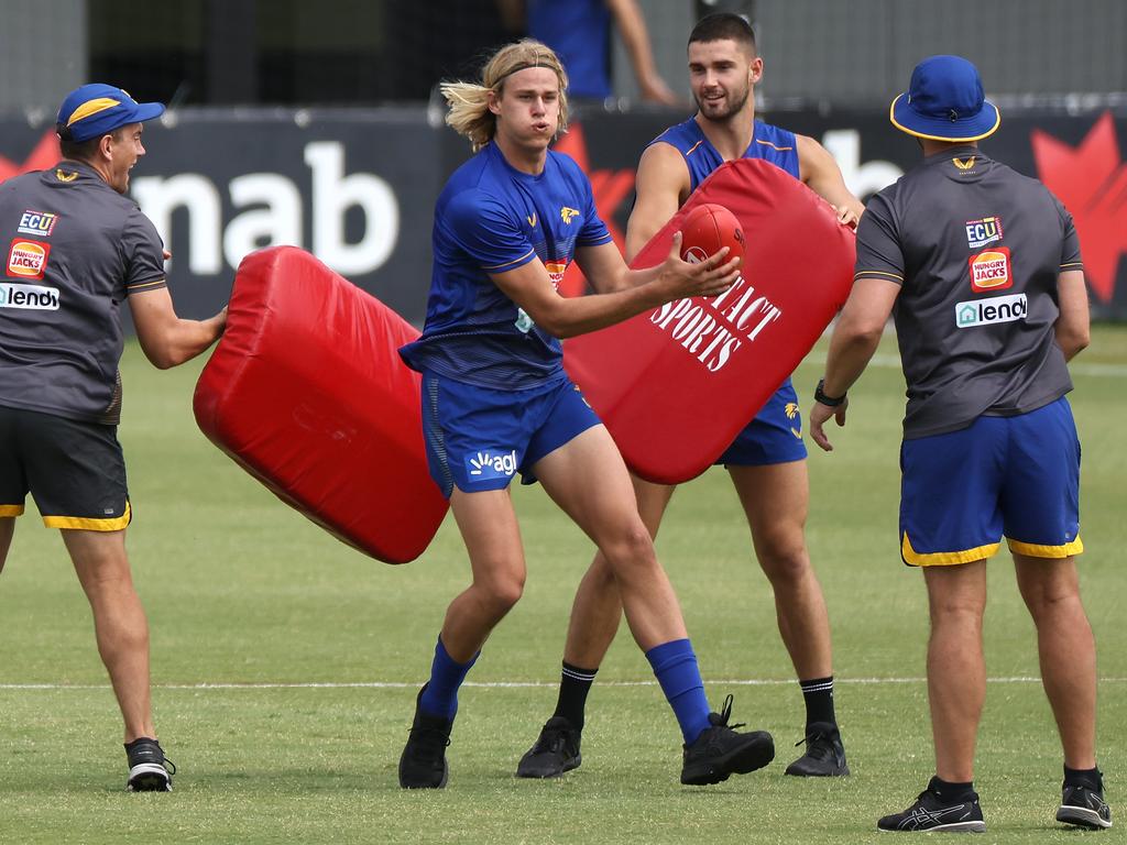 Eagles ruckman Nic Naitanui joins list of West Coast veterans to announce  AFL retirement - ABC News