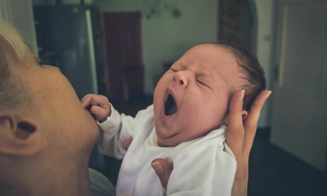 15 reasons mums of newborns aren't answering your calls (or texts)