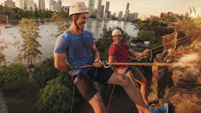 Climbers enjoying Kangaroo Point cliffs in Brisbane. Photo: TEQ