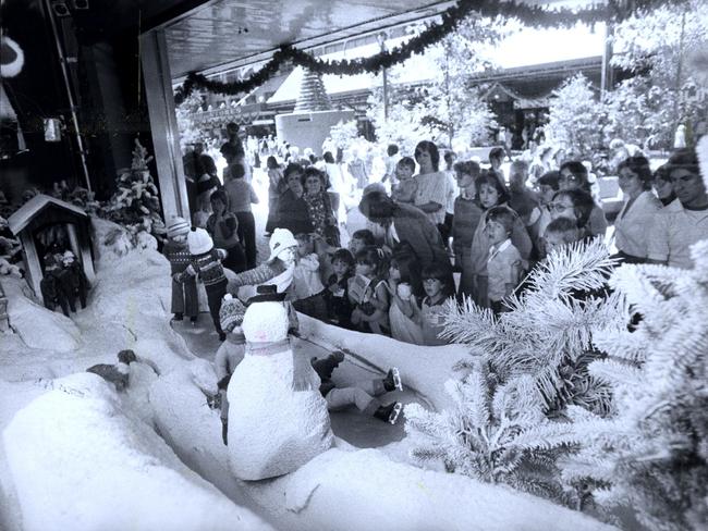 Crowds at the 1983 Myer Christmas windows. 