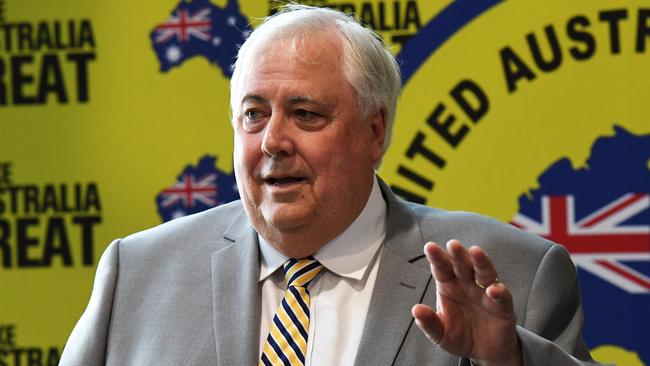 Clive Palmer has thrown his support behind Israel Folau returning to rugby league.