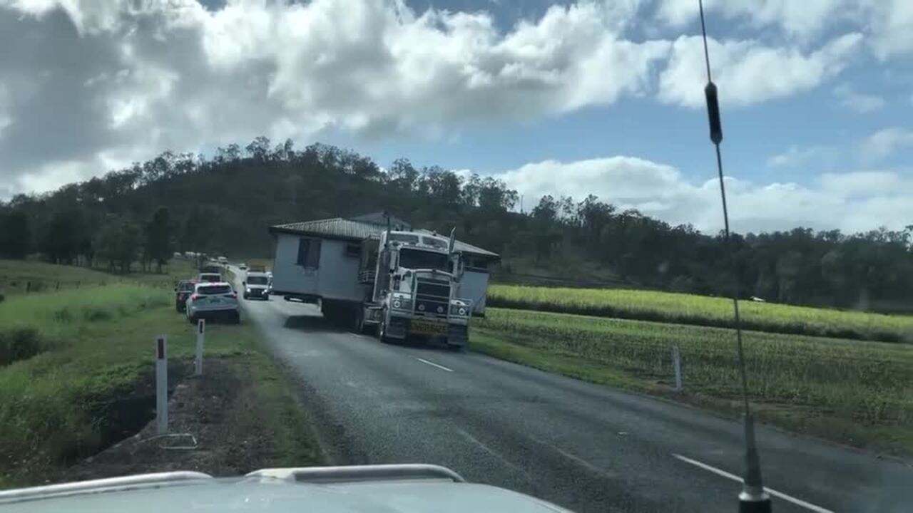 House relocation to Finch Hatton Gorge causes Mirani traffic jam