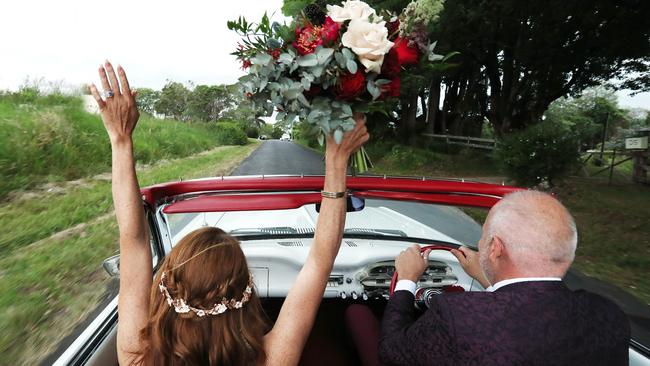 Robin Bailey and Sean Pickwell marry, Newrybar Community Hall, NSW. Photographer: Liam Kidston.