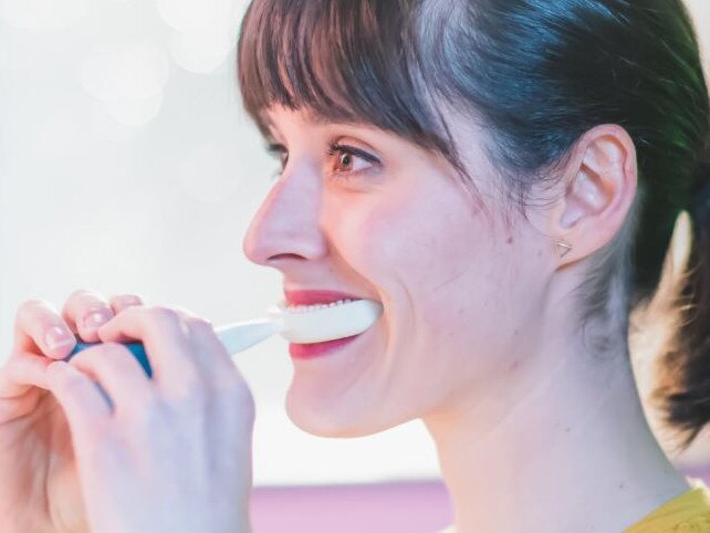 The Y-Brush claims to do an effective job of brushing teeth in just 10 seconds. Picture: FasTeesH