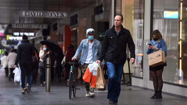 Melburnians are looking forward to the easing of mask rules. Picture: AFP)