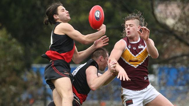 Lane Sinclair in action for Eltham. Picture: Hamish Blair