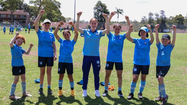 Cortnee Vine alongside some keen junior female football players at a recent Sydney FC holiday clinic. Photo: Robbie Szafranek | Sydney FC