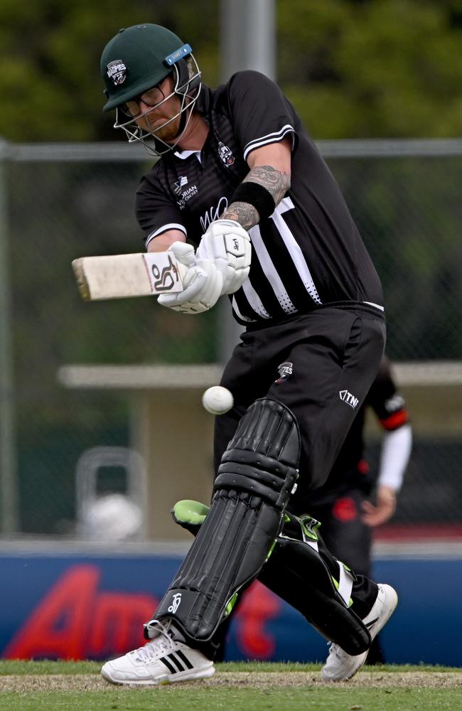 Christopher Thewlis on the charge for Camberwell. Picture: Andy Brownbill