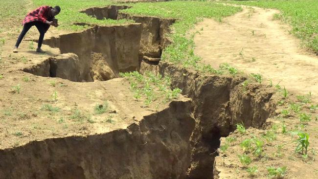 The chasm appeared in the town of Mai-Mahiu. Picture: AFP/ Simon Maina