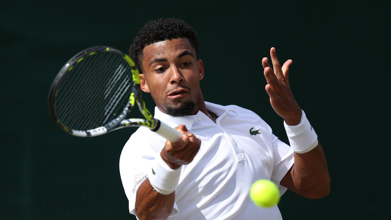 LONDON, ENGLAND - JULY 06: Arthur Fils plays a forehand against Roman Safiullin.