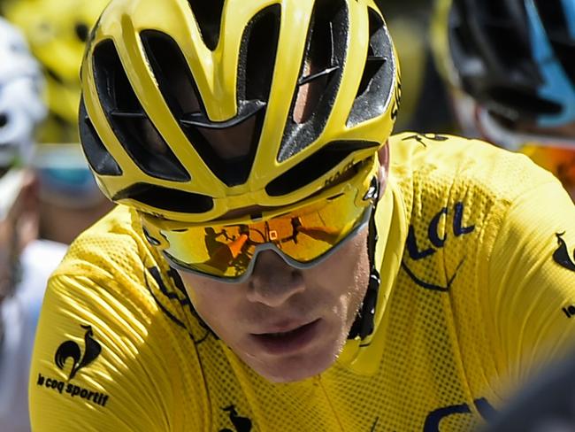 Great Britain's Christopher Froome (C), wearing the overall leader's yellow jersey, rides during the 186,5 km eighteenth stage of the 102nd edition of the Tour de France cycling race on July 23, 2015, between Gap and Saint-Jean-de-Maurienne, French Alps. AFP PHOTO / LIONEL BONAVENTURE