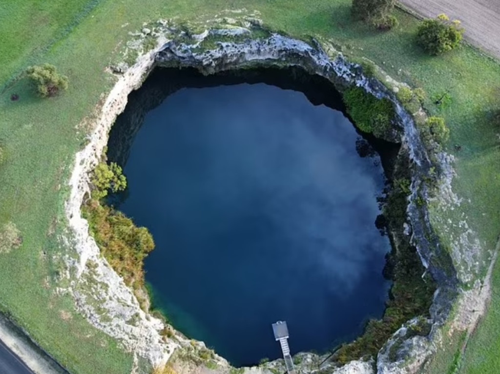 Desperate need for toilet facilities at Little Blue Lake in South ...