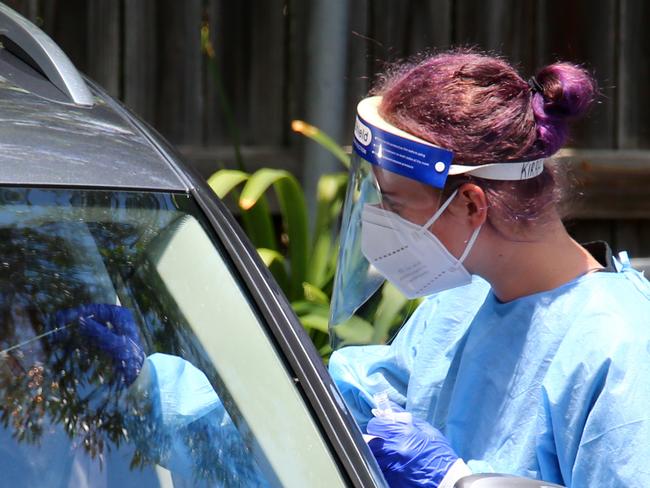 Covid-19 testing at 4Cyte Pathology at Highgate Hill after Queensland saw another 20 new cases today. Highgate Hill Friday 17th December 2021 Pictures David Clark