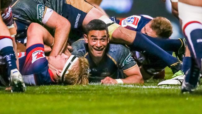 CANBERRA, AUSTRALIA - JUNE 03: Wharenui Hawera of the Brumbies scores a try during the round 15 Super Rugby match between the Brumbies and the Rebels at GIO Stadium on June 3, 2017 in Canberra, Australia.  (Photo by Mark Nolan/Getty Images)