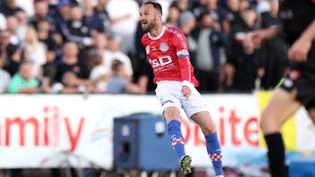 Ivan Franjic in action for the Melbourne Knights.