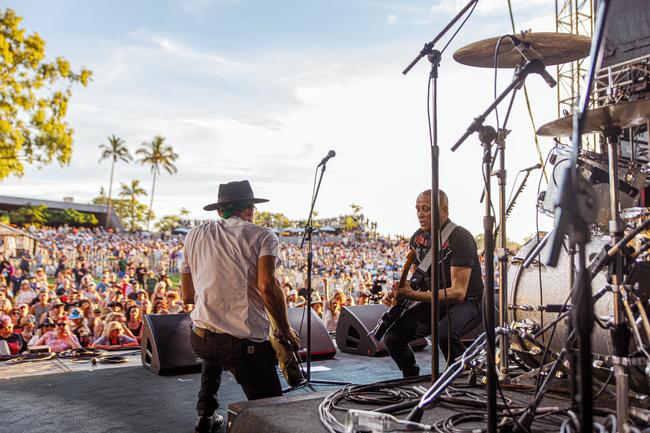 Sandstone Point Hotel: 74 incredible pics from Red Hot Summer Tour ...