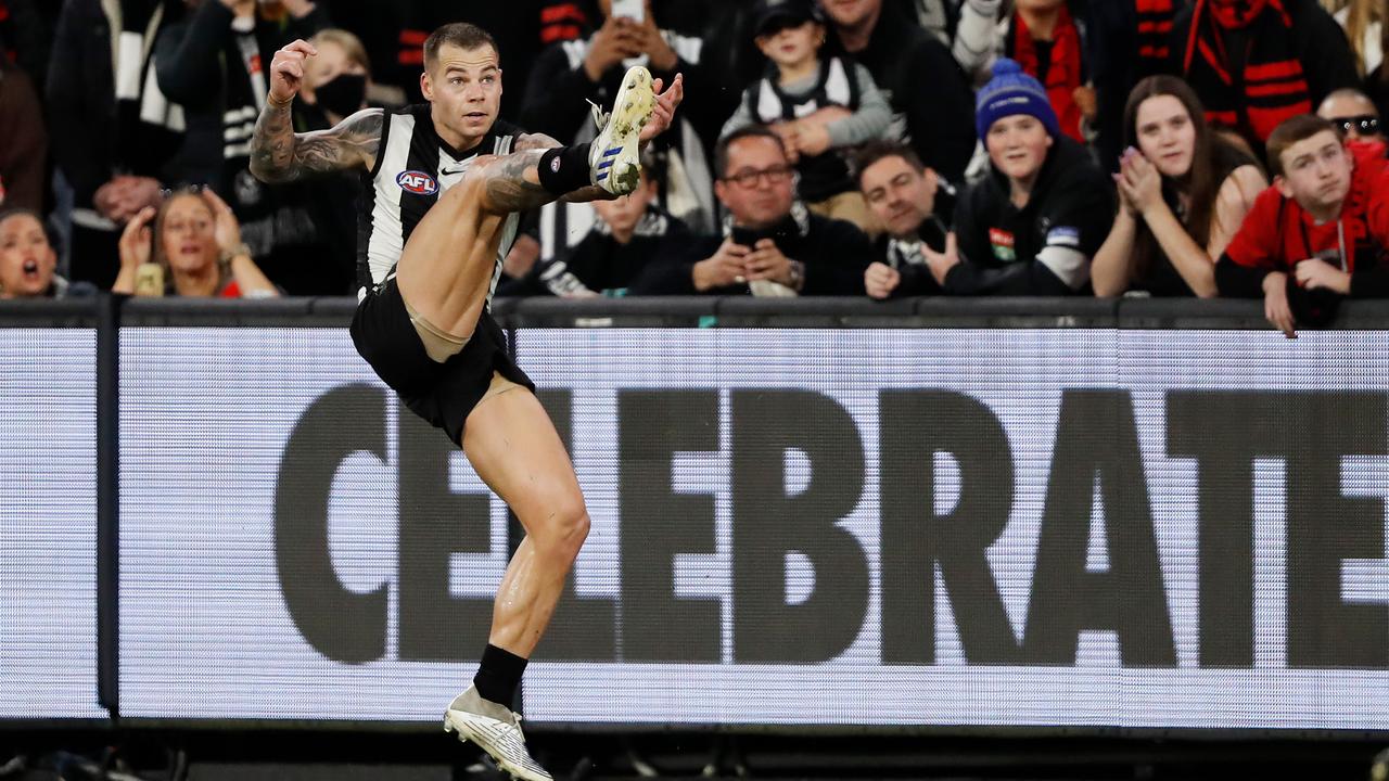 Jamie Elliott kicks a goal after the siren to win the game. (Photo by Dylan Burns/AFL Photos via Getty Images)