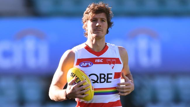 Kurt Tippett may find it difficult to get back into Sydney’s team this year. Photo: AAP Image/David Moir