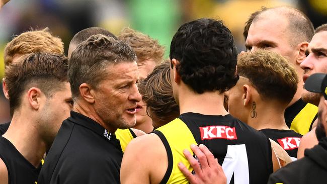 Damien Hardwick addresses his players. Photo by Quinn Rooney/Getty Images