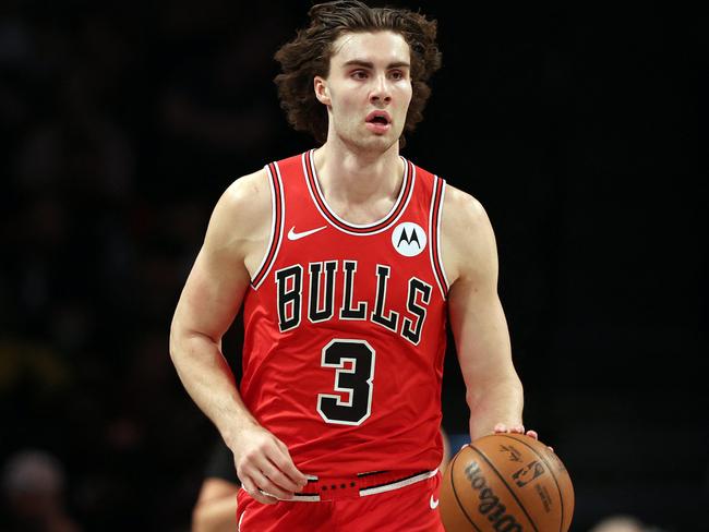 NEW YORK, NEW YORK - NOVEMBER 01: Josh Giddey #3 of the Chicago Bulls dribbles during the first half against the Brooklyn Nets at Barclays Center on November 01, 2024 in the Brooklyn borough of New York City. NOTE TO USER: User expressly acknowledges and agrees that, by downloading and or using this photograph, User is consenting to the terms and conditions of the Getty Images License Agreement.   Sarah Stier/Getty Images/AFP (Photo by Sarah Stier / GETTY IMAGES NORTH AMERICA / Getty Images via AFP)