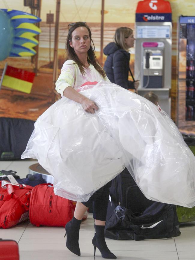 Neighbours starlet Bonnie Anderson was caught carrying a garment bag almost the size of her... Picture: Media Mode