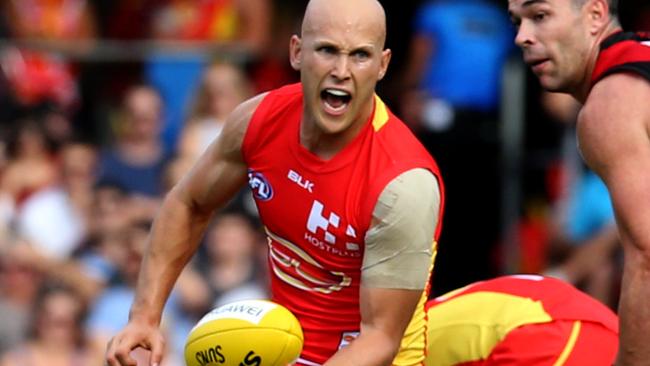 Gary Ablett of the Gold Coast Suns hand passes against Essendon Bombers during their round 1 AFL match at the Metricon stadium, Gold Coast. Photo: Regi Varghese
