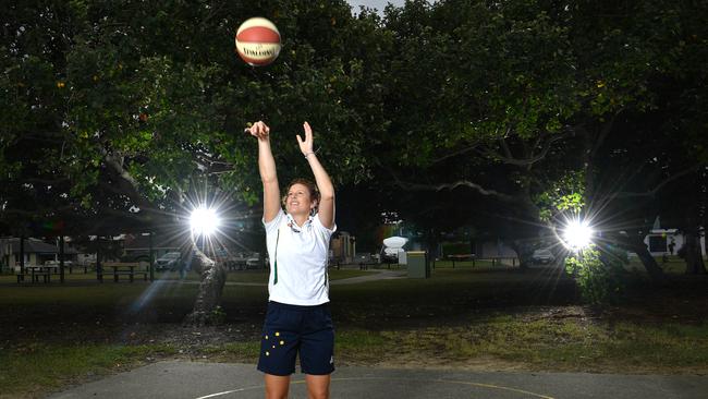 Basketball player Tiana Mangakahia shooting hoops at Victoria Point in Brisbane. (AAP Image/Darren England)