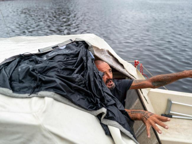 TAMPA, FLORIDA - OCTOBER 09: Tampa police try to persuade a local resident who is living on his boat known as Jay and nicknamed âLieutenant Dan,â to leave for his safety as Tampa prepares for the arrival of Hurricane Milton on October 09, 2024 in Tampa, Florida. Milton, which comes just after the recent catastrophic Hurricane Helene, has strengthened to a Category 4 storm as it approaches Floridaâs Gulf Coast and is expected to make landfall late Wednesday.   Spencer Platt/Getty Images/AFP (Photo by SPENCER PLATT / GETTY IMAGES NORTH AMERICA / Getty Images via AFP)