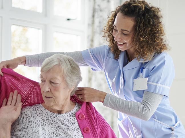 Hundreds of SA aged care workers threaten strike